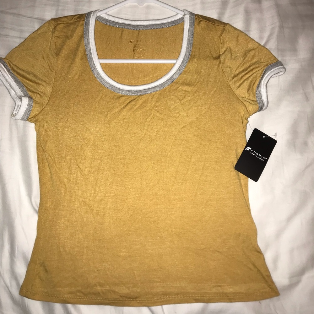 ✧ mustard yellow slightly cropped top ✧